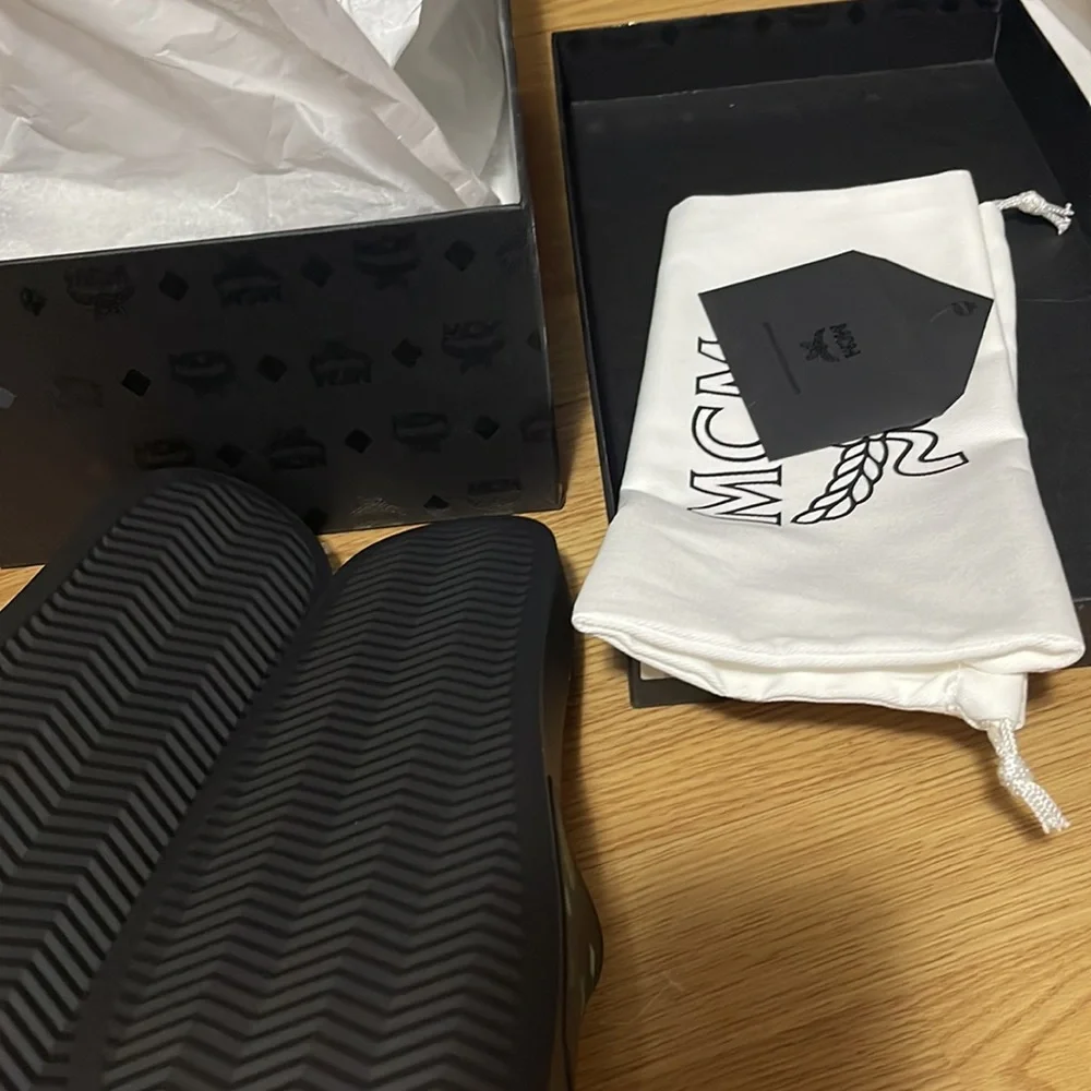 MCM BRAND NEW NIB BLACK SLIDES WITH GREEN MCM EMBLEM! - Picture 3 of 5